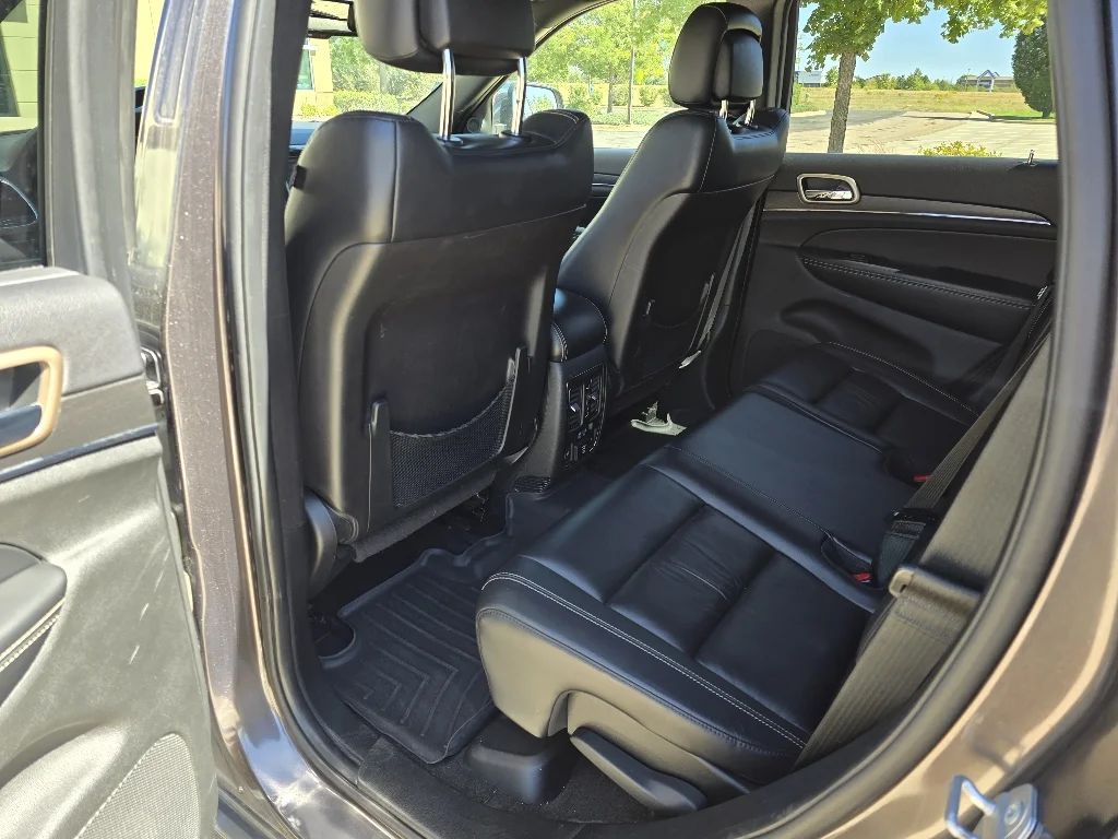 Used 2015 Granite Crystal Metallic Clearcoat Jeep Limited image 15