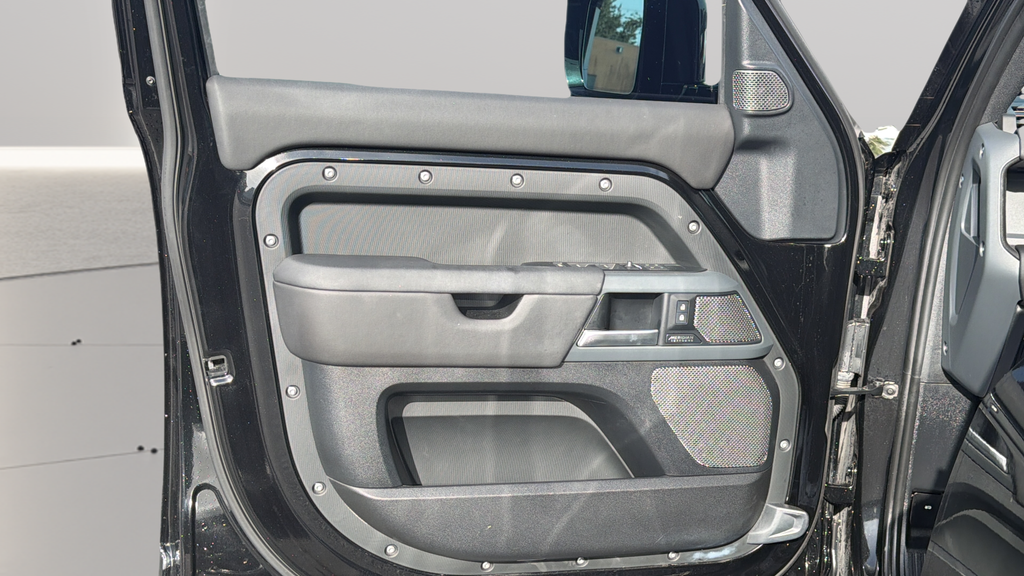 Used 2024 Black Land Rover X-Dynamic SE image 20