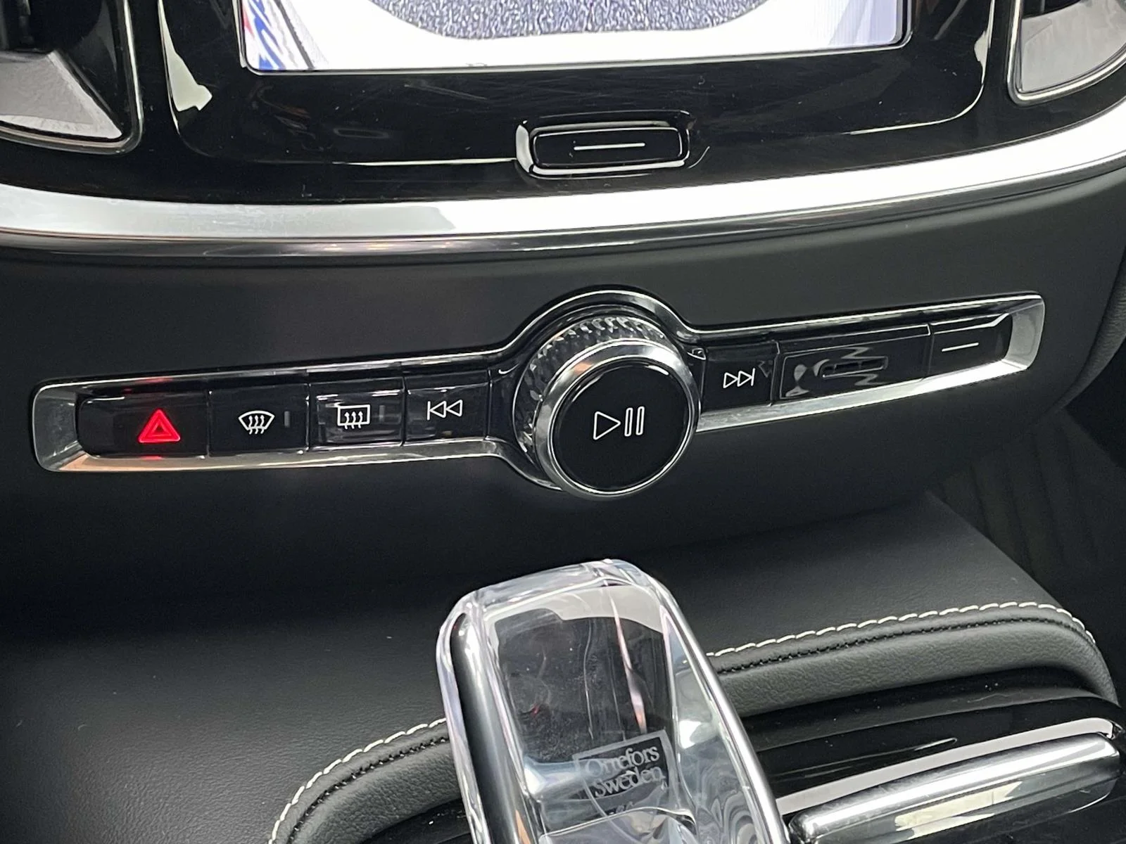 Used 2024 Crystal White Metallic Volvo Plus Black Edition image 19
