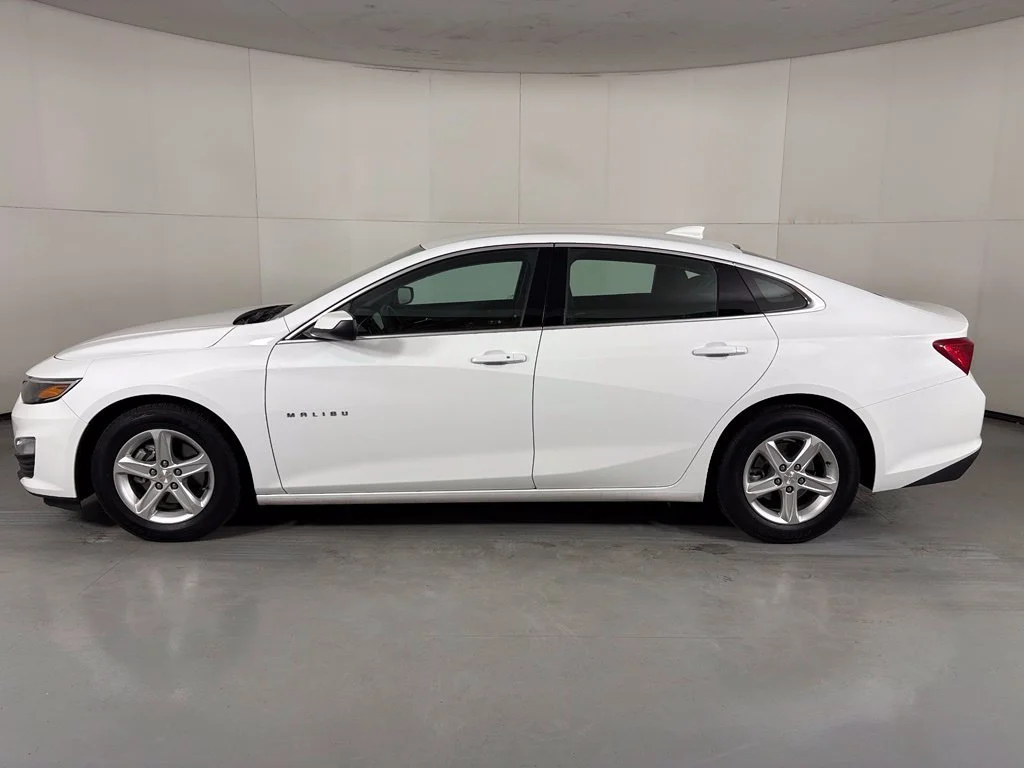 Used 2024 Summit White Chevrolet 1LT image 4