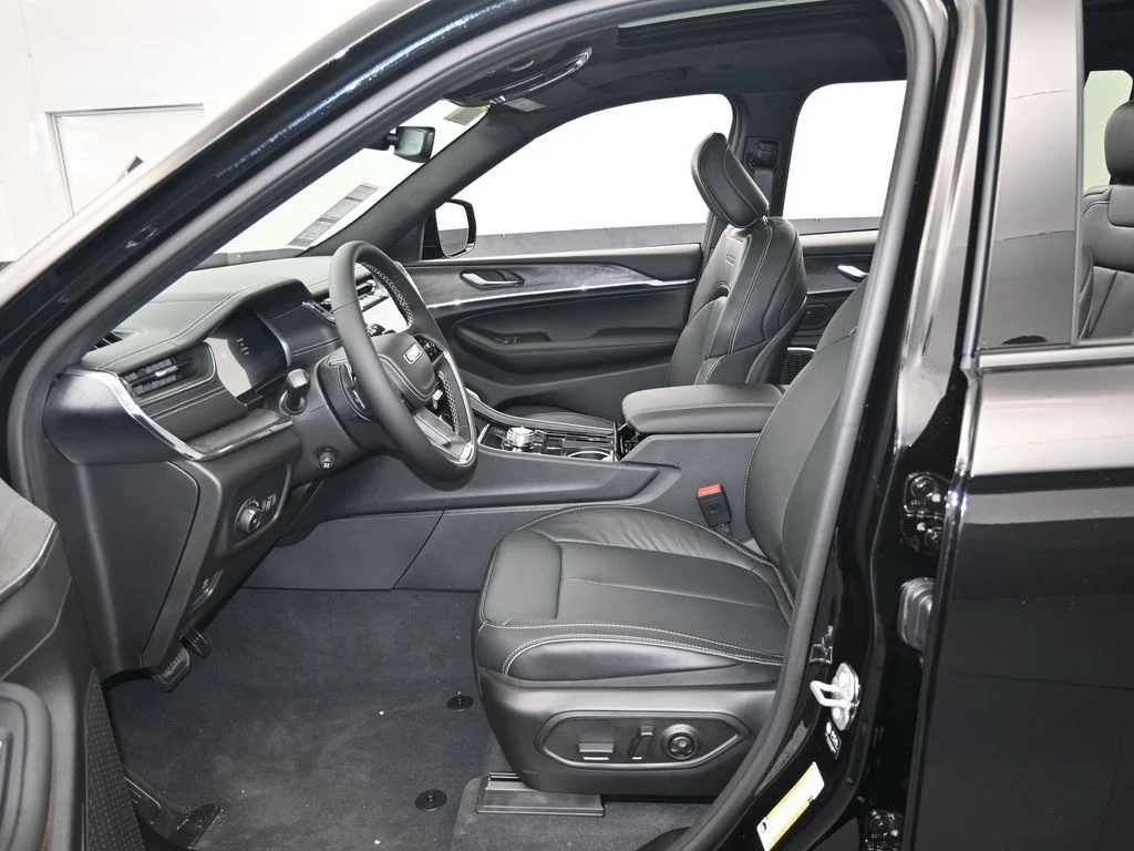 2025 Jeep Grand Cherokee L Overland - Photo 12