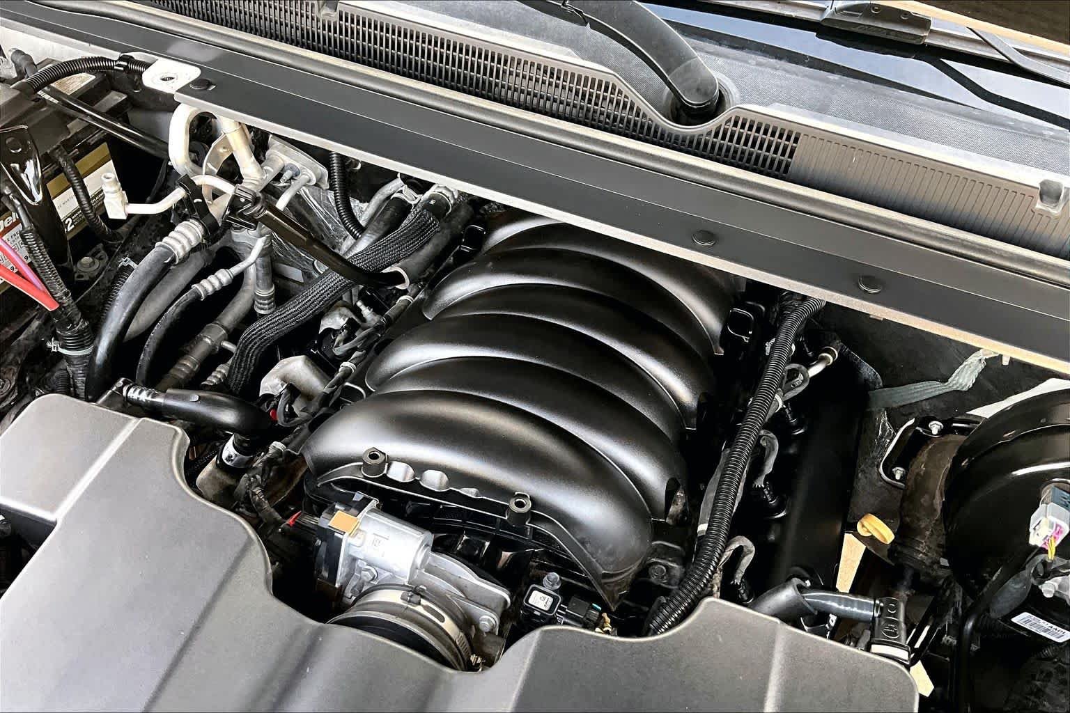 Used 2019 Iridescent Pearl Tricoat Chevrolet Premier image 33