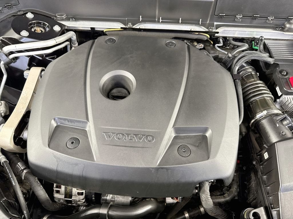 Used 2021 Onyx Black Metallic Volvo T6 Momentum image 42