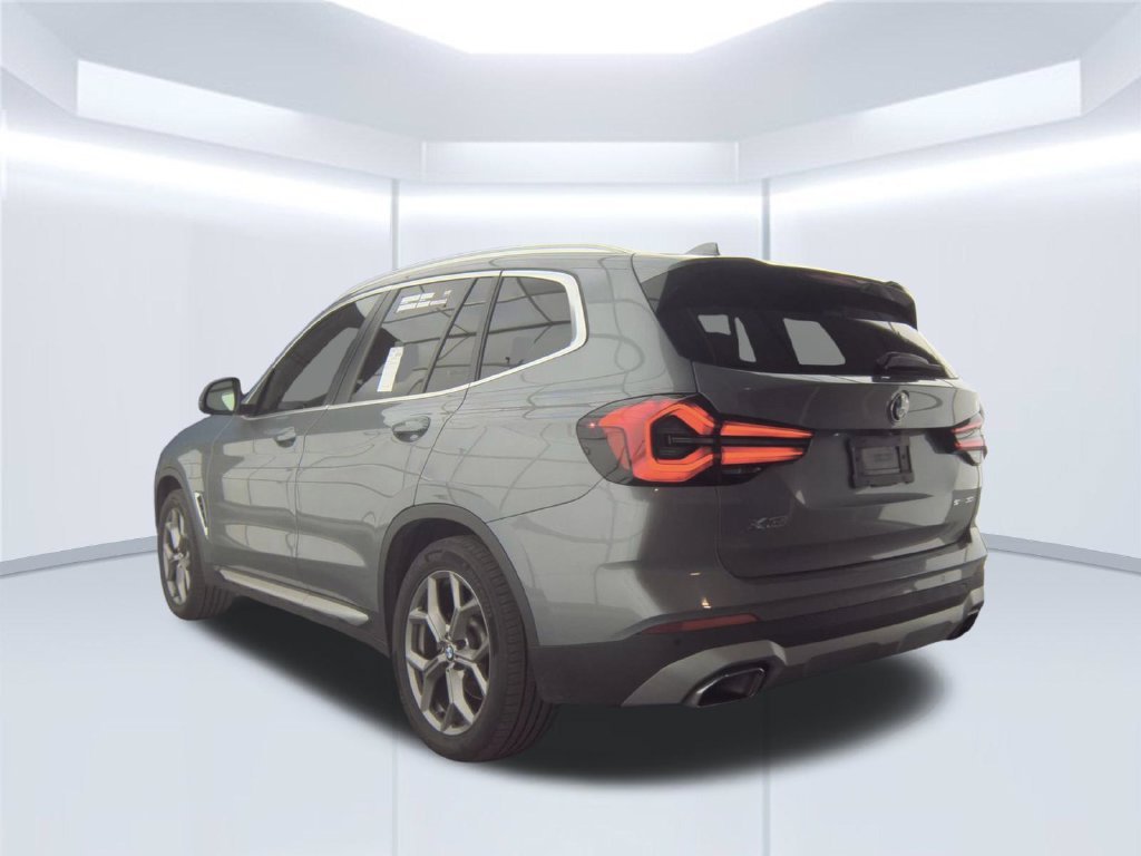 Used 2024 Gray BMW sDrive30i image 3