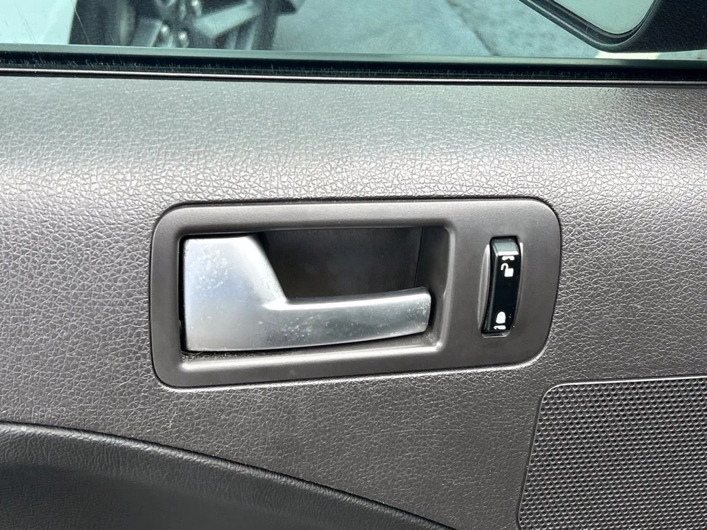 Used 2006 Black Clearcoat Ford  image 12