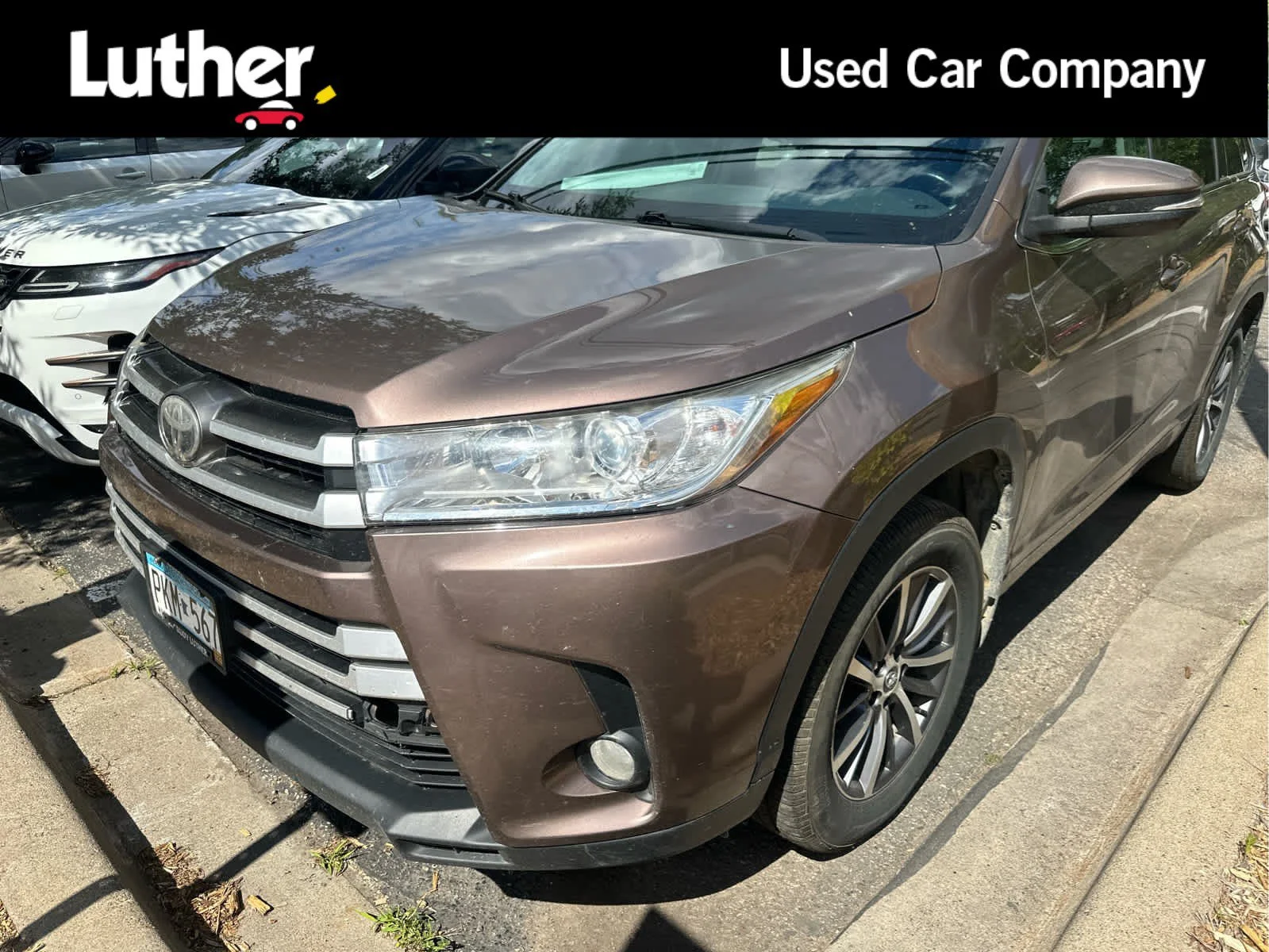 Used 2017 Toasted Walnut Pearl Toyota XLE image 1