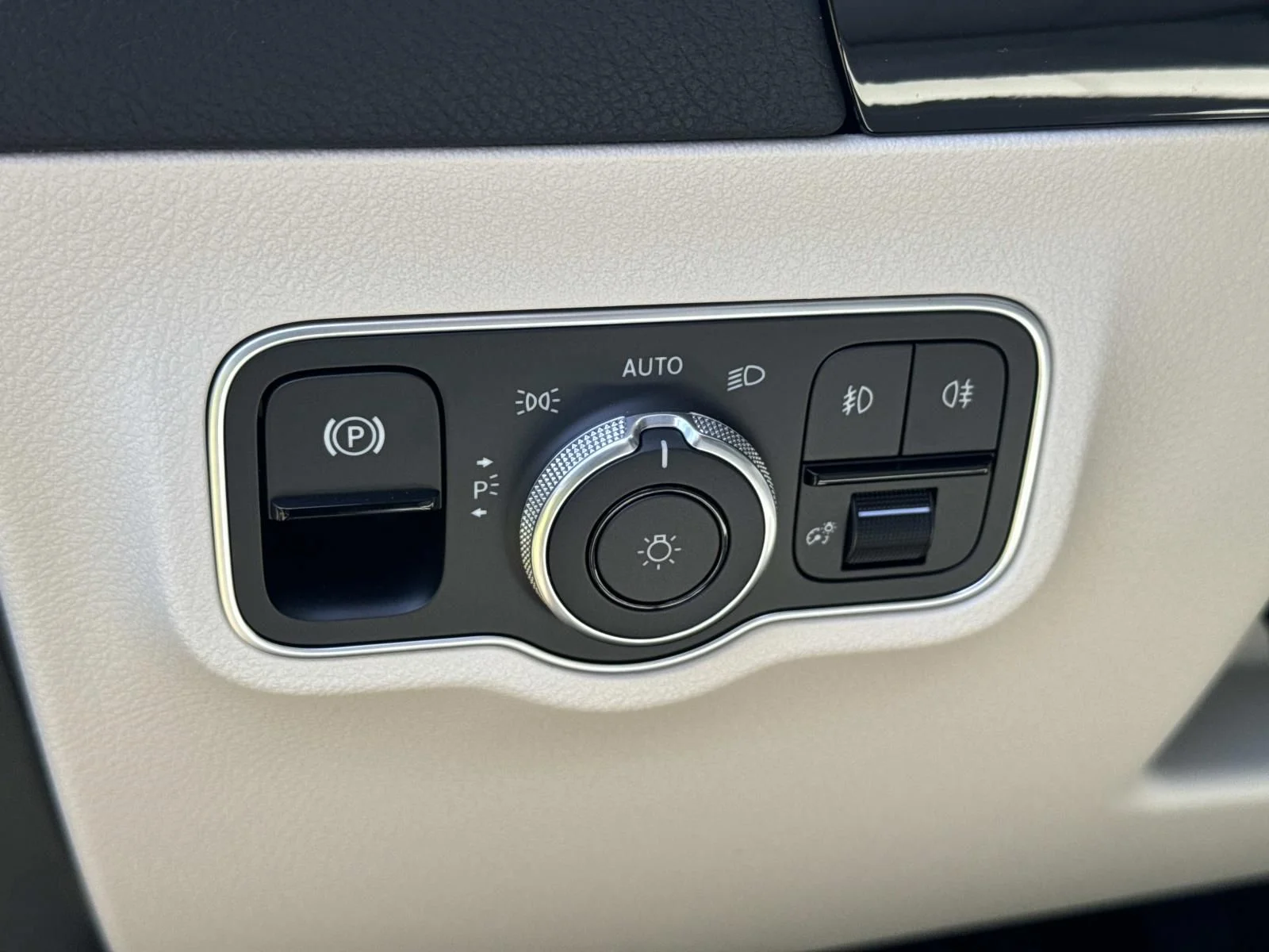New 2026 Gray Mercedes-Benz GLA 250 image 12