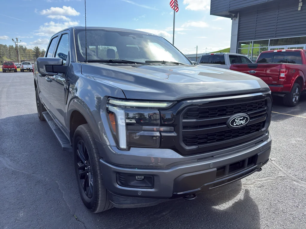 Used 2025 Gray Metallic Ford LARIAT image 4