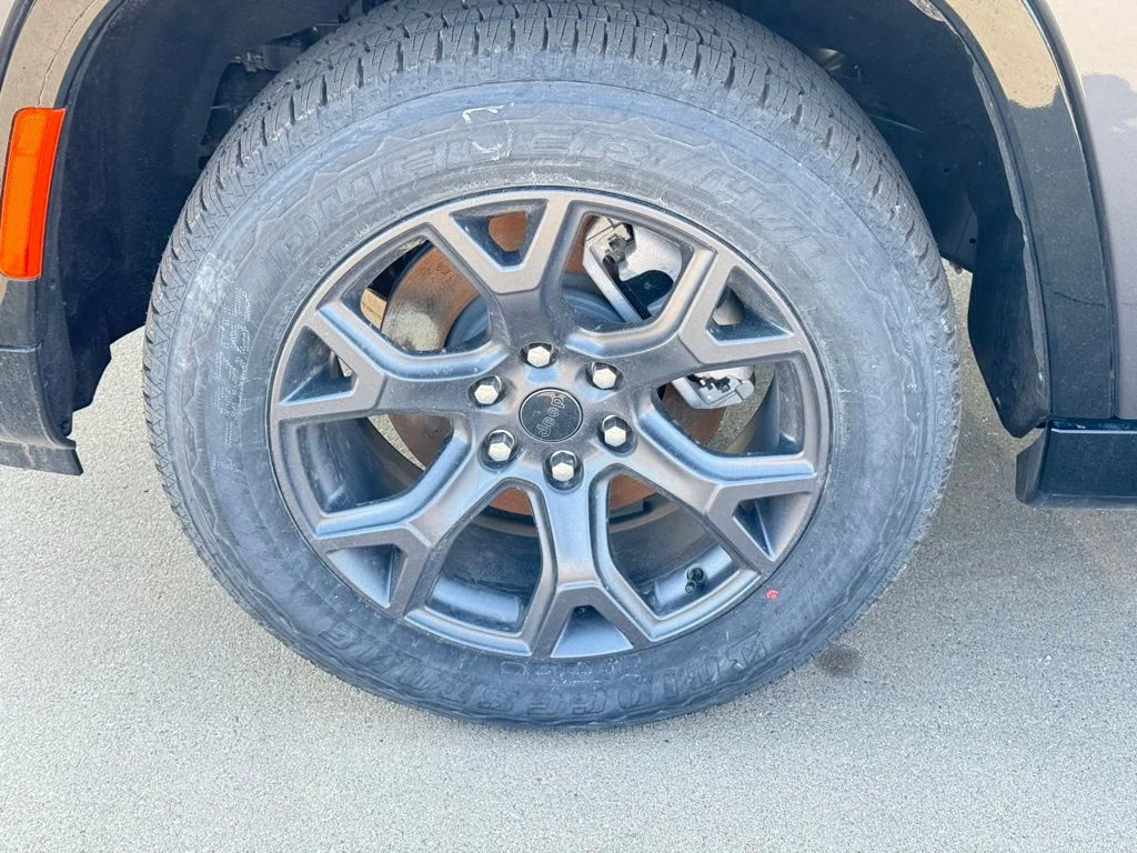 New 2026 Baltic-Gray Metallic Clear-Coat Exterior Paint Jeep Limited Altitude image 15