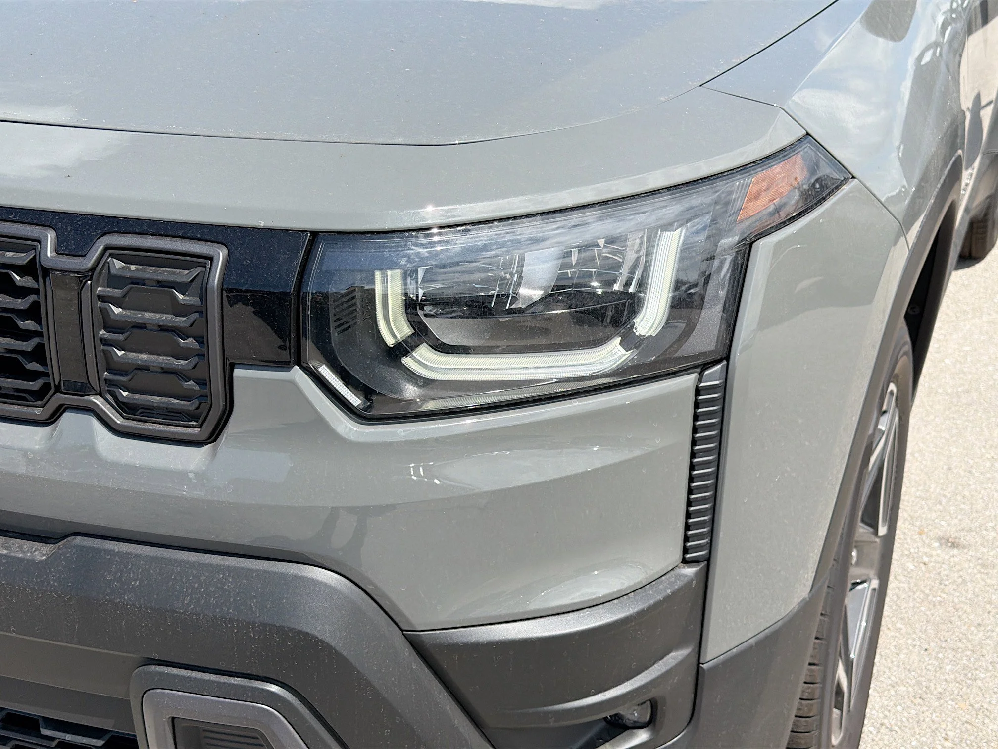 New 2026 Sting-Gray Clear-Coat Exterior Paint Jeep Laredo image 10
