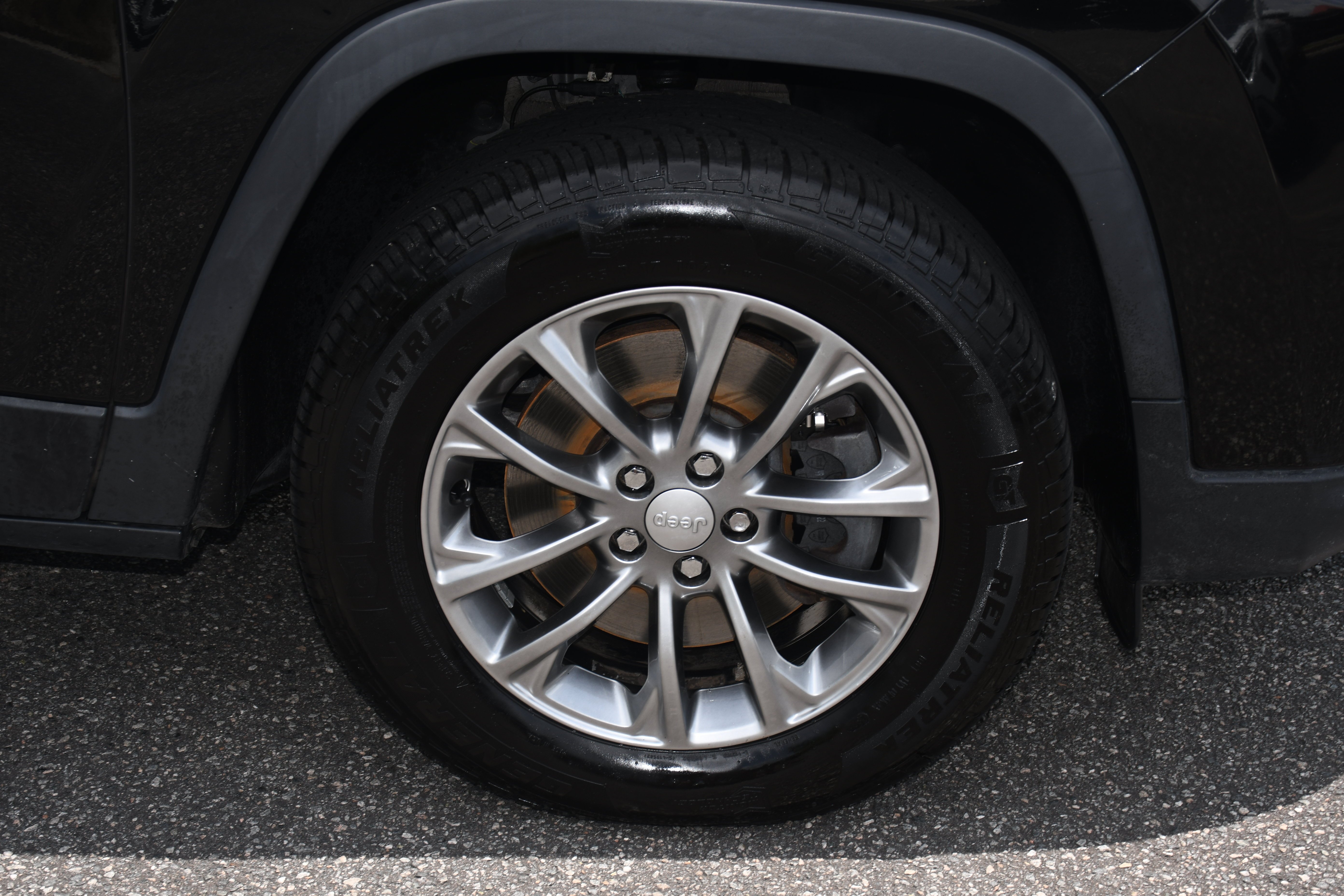Used 2019 Black Jeep Latitude Plus image 20