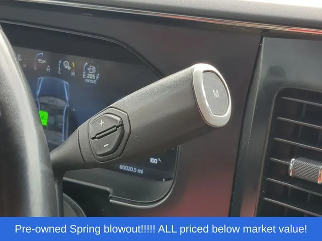 Used 2023 White Ford Lariat image 36