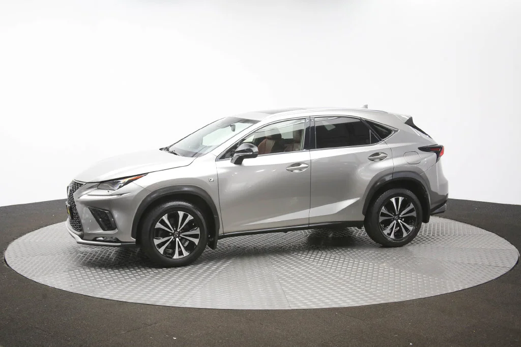 Used 2018  Lexus  image 54