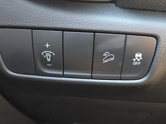 Used 2023 Lunar White Hyundai SEL image 12