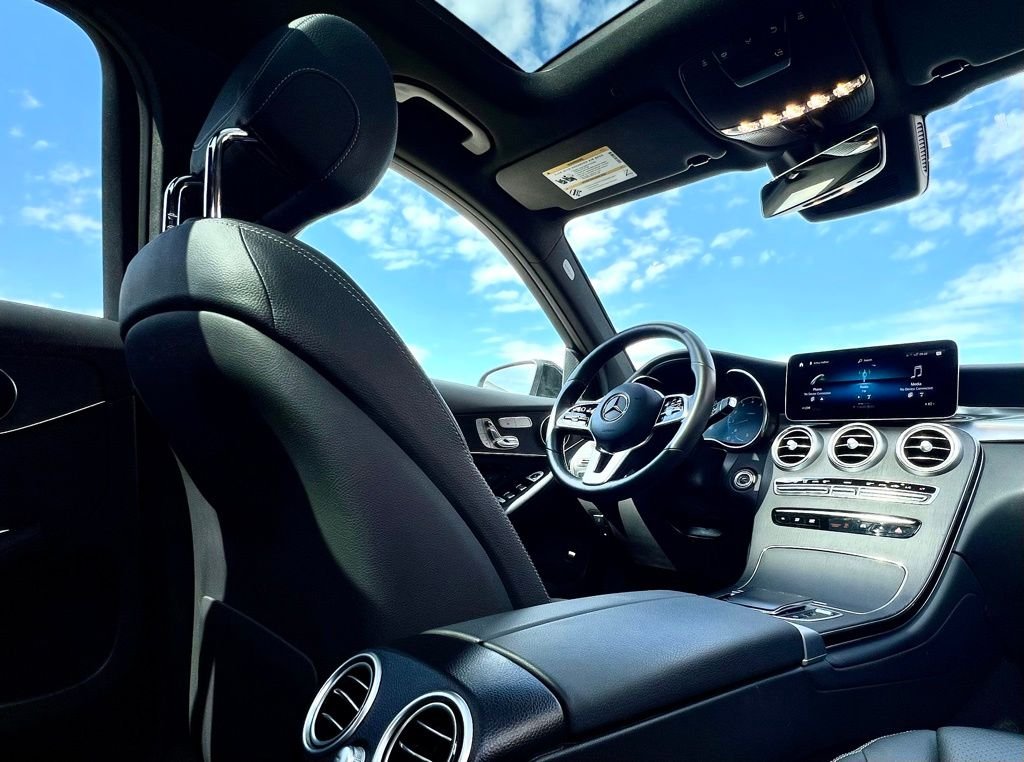 Certified Used 2022  Mercedes-Benz GLC 300 image 17