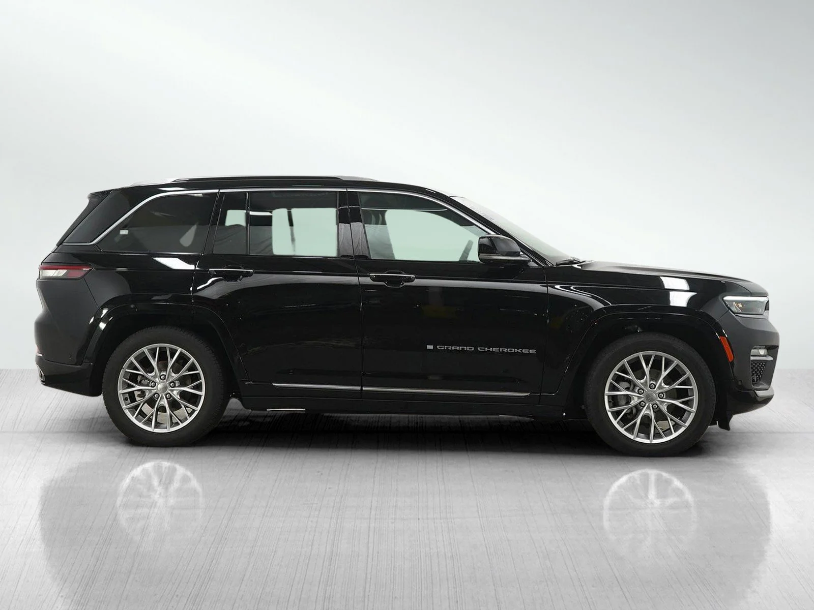 Used 2023 Diamond Black Crystal Pearlcoat Jeep Summit image 6