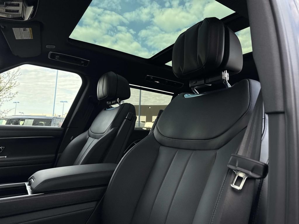 New 2026 Santorini Black Land Rover SE image 22
