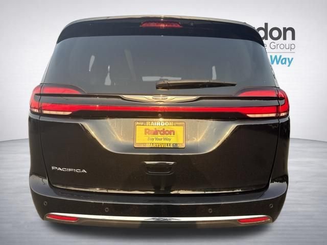 Used 2024 Diamond Black Crystal Pearlcoat Chrysler Touring L image 6