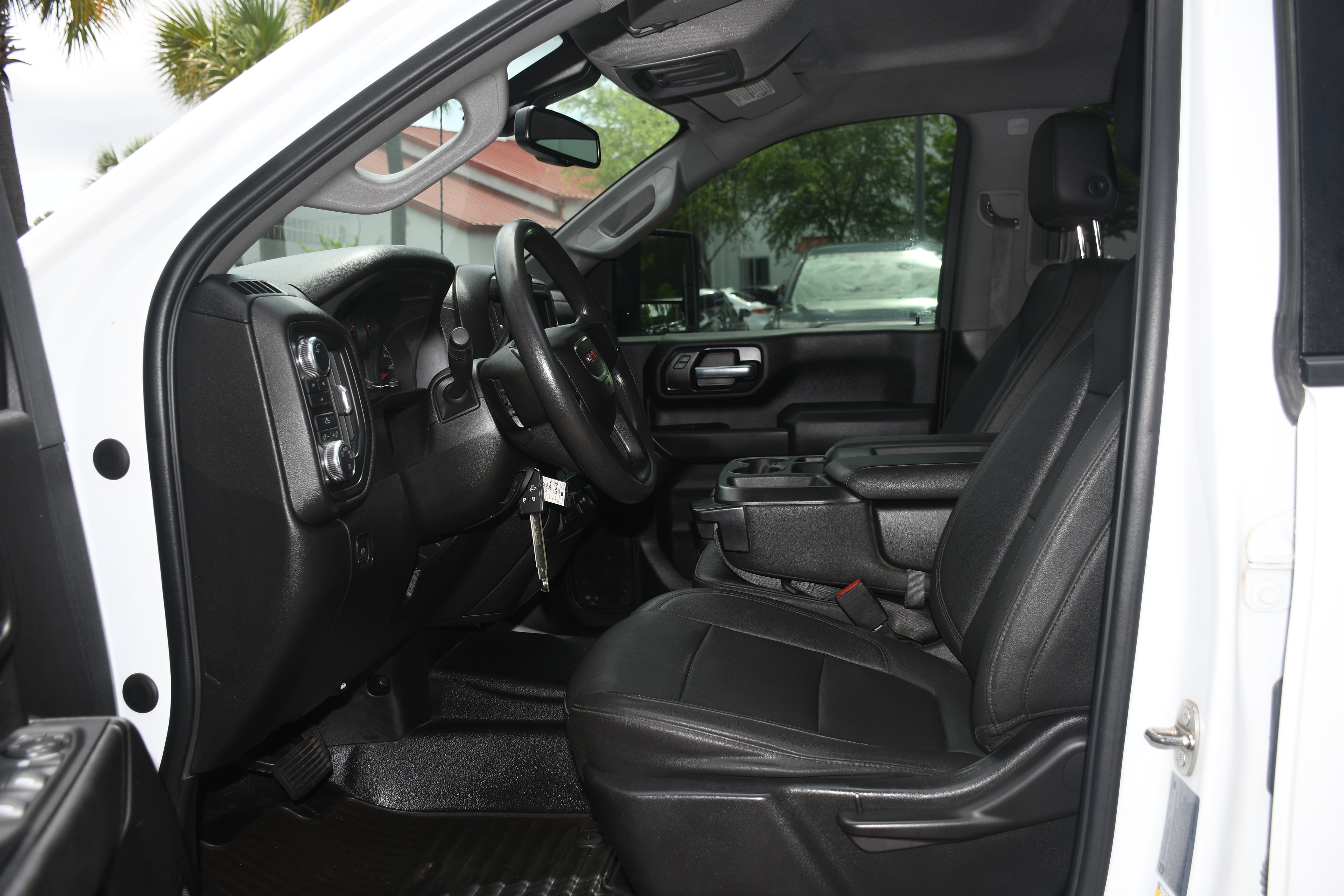 Used 2022 White GMC Pro image 6