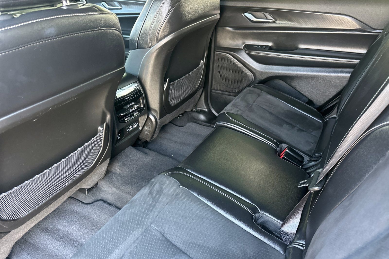 Used 2023 Black Jeep Altitude image 12