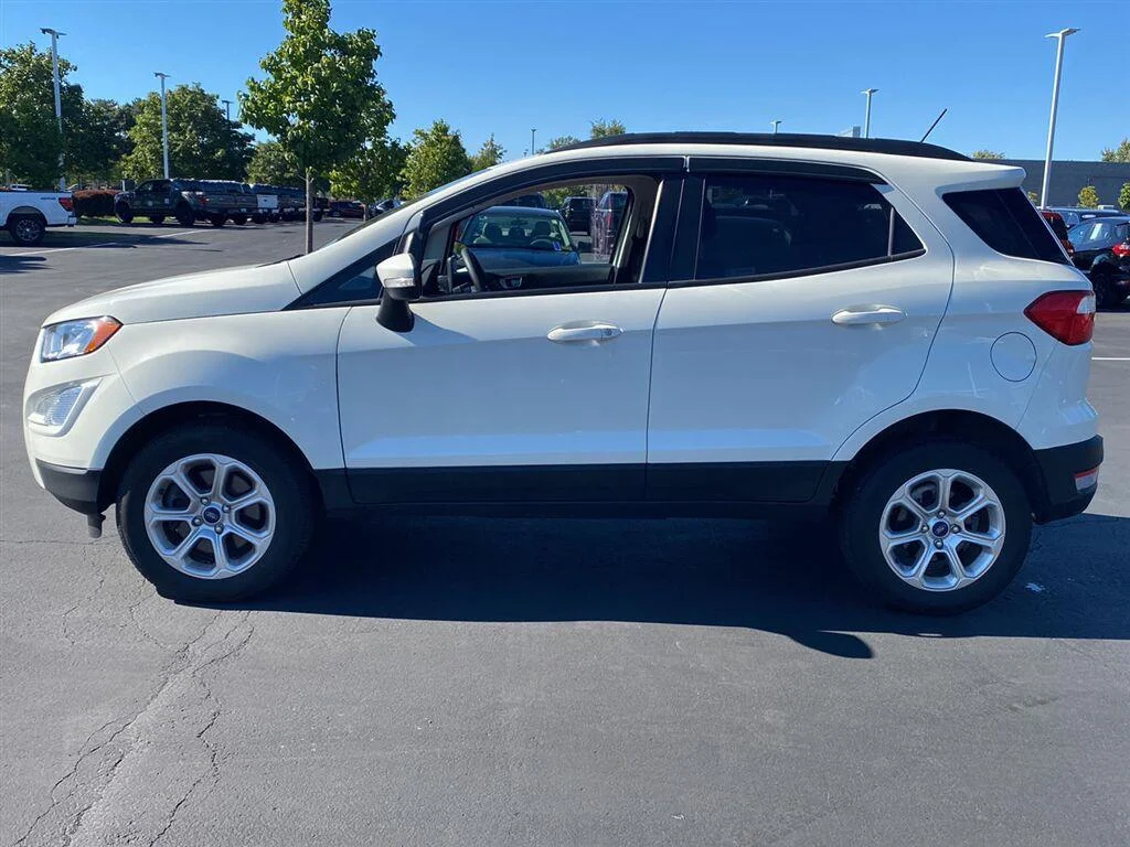 Used 2022 Diamond White Ford SE image 8