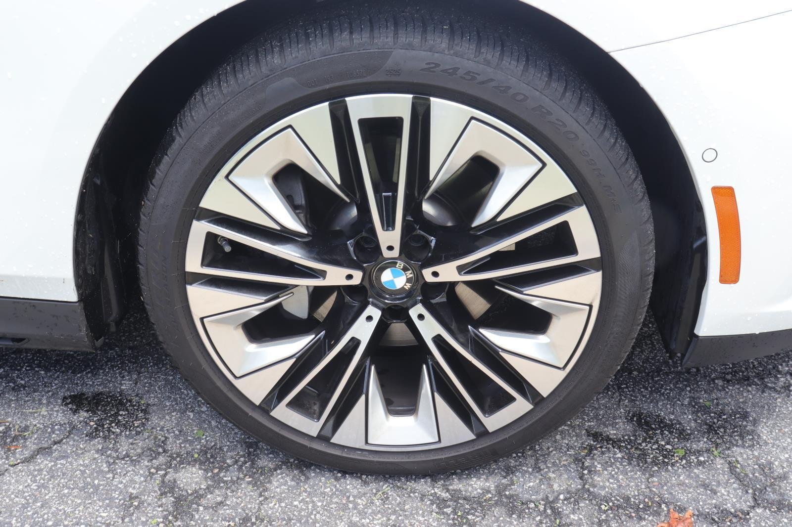 Used 2026 Alpine White BMW 530i image 41