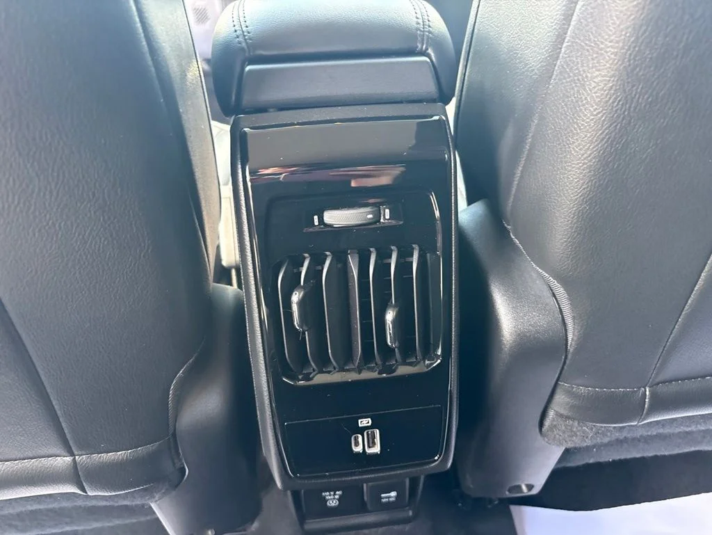 Used 2022 Black Jeep Latitude Lux image 30