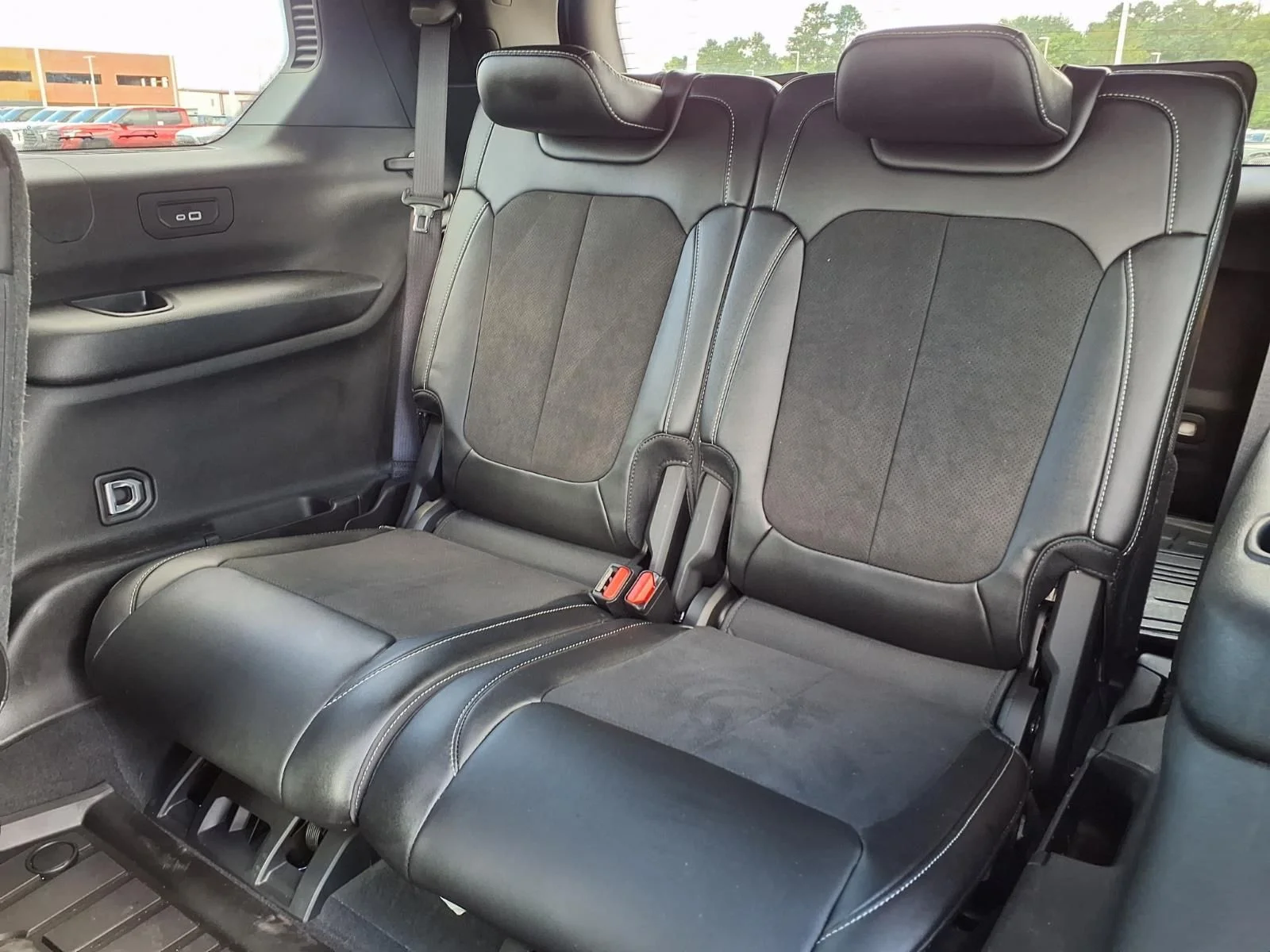 Used 2023 Silver Jeep Altitude image 19