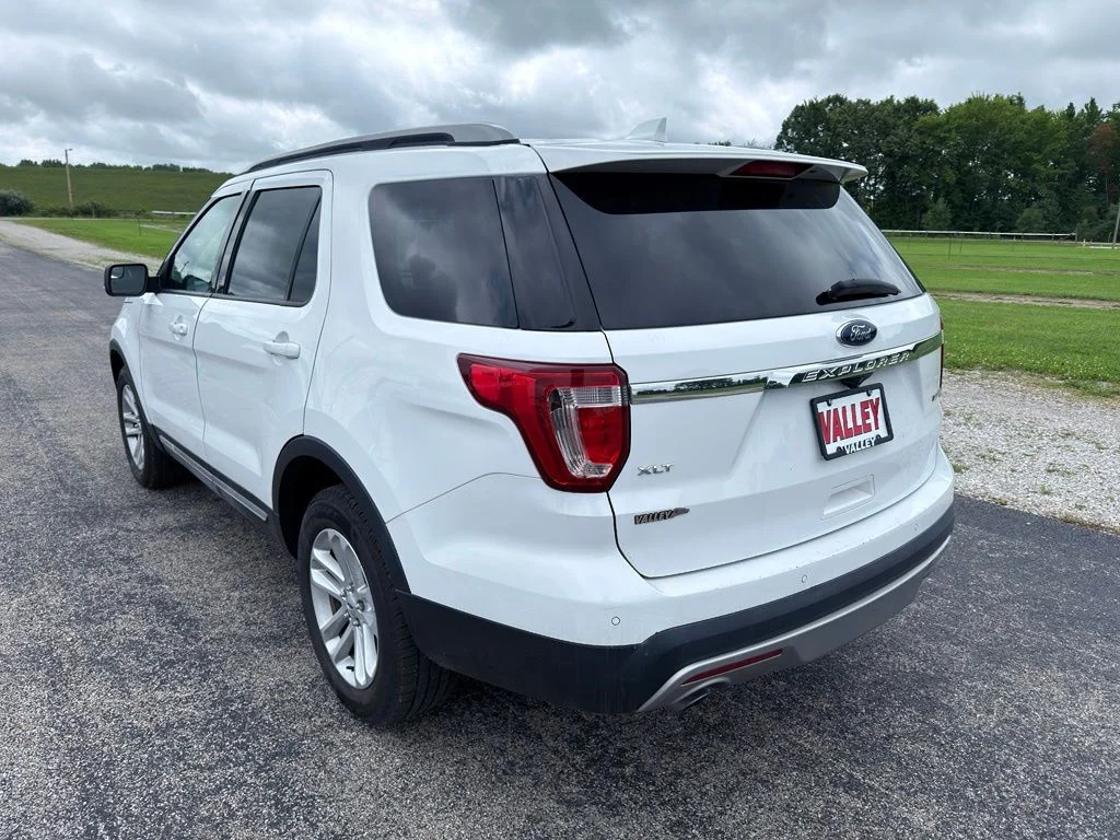 Used 2017 White Ford XLT image 9