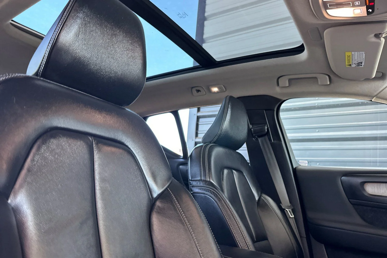 Used 2023 White Volvo B5 Plus Dark Theme image 18