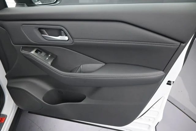 New 2026 Everest White Pearl TriCoat Nissan Dark Armor™ image 11