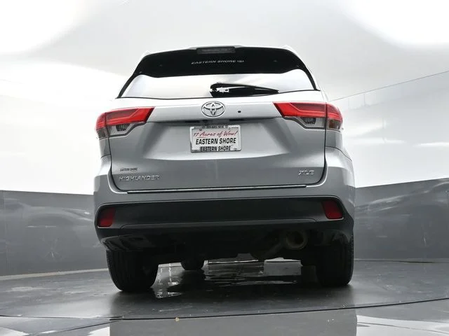Used 2017 Silver Toyota XLE image 52