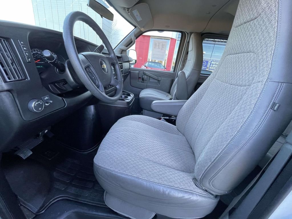 2017 Chevrolet Express Passenger LS - Photo 13