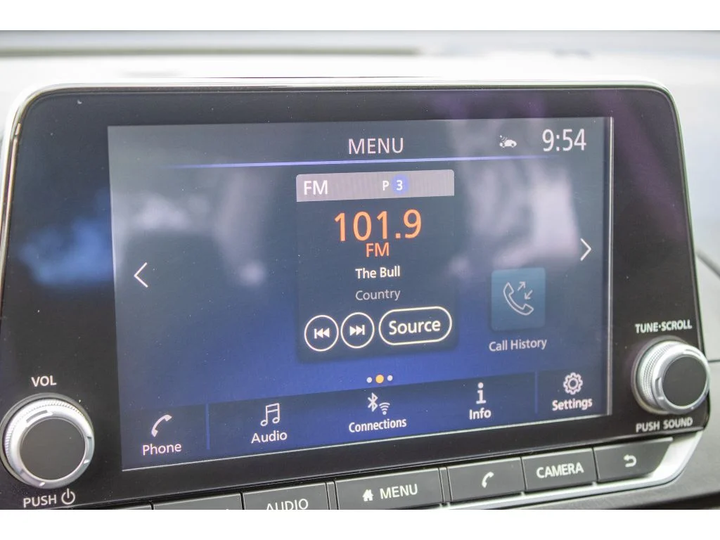 Used 2025 Garnet Pearl Metallic Nissan SV image 41