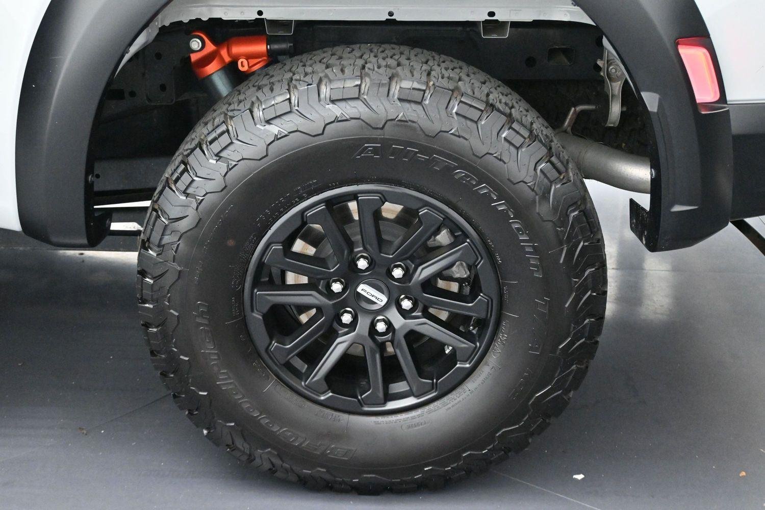 Used 2024 Avalanche Gray Ford Raptor image 40