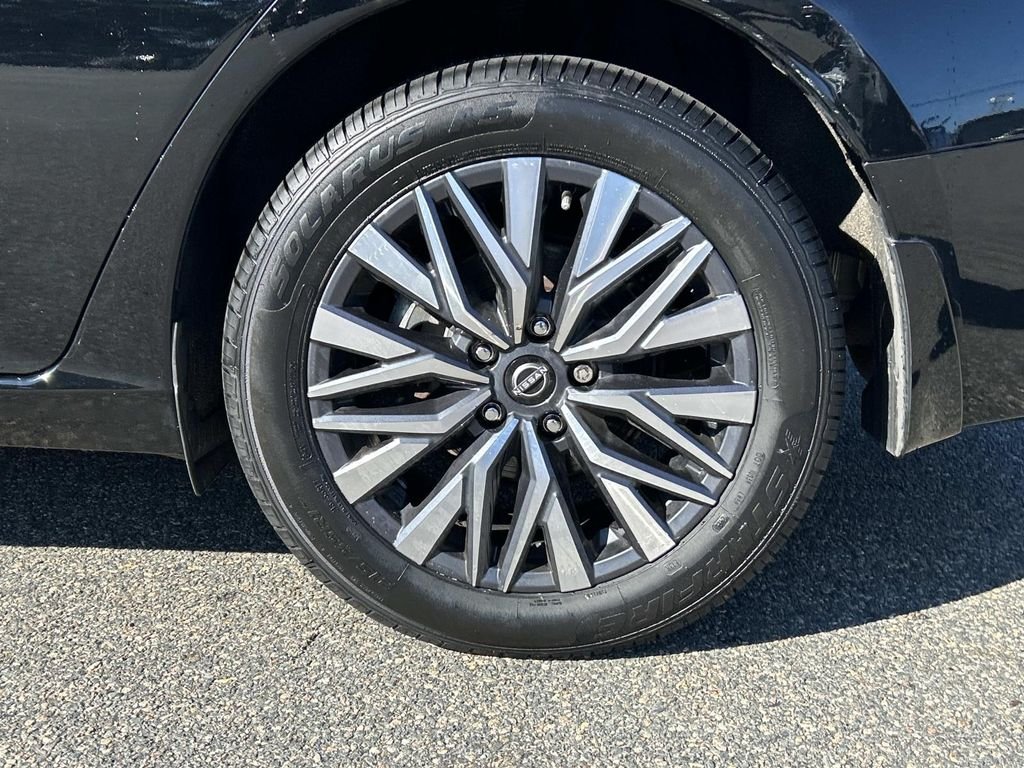 Used 2024 Black Nissan 2.5 SV image 9