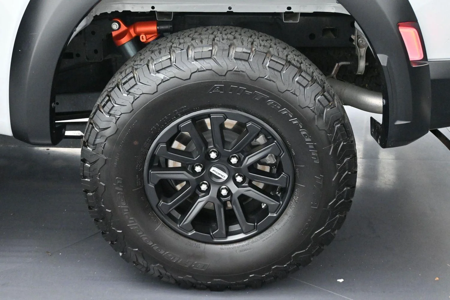 Used 2024 Avalanche Gray Ford Raptor image 40