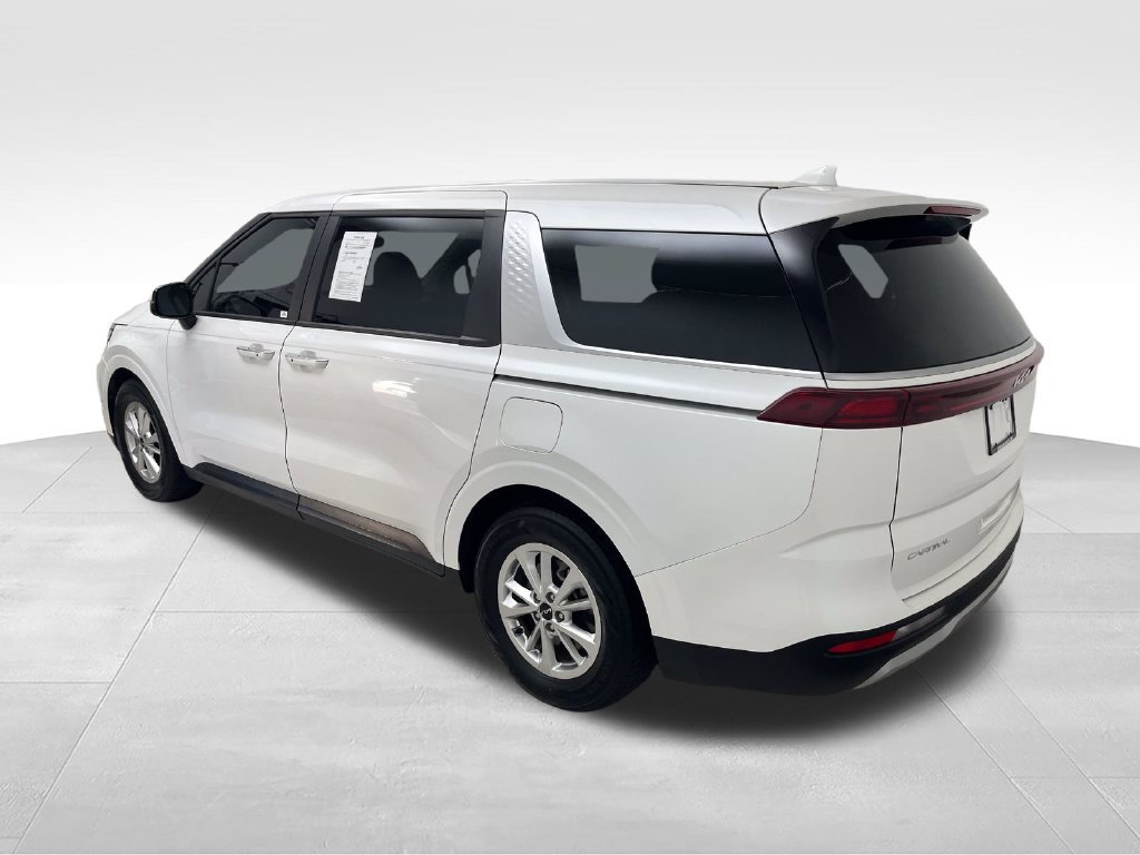 Used 2023 White Kia LX image 3