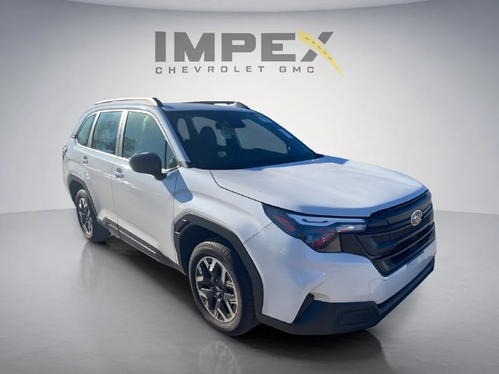Used 2025 White Subaru  image 8