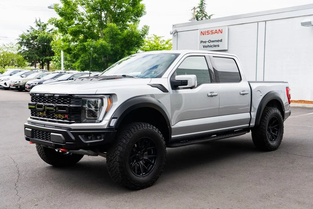 Used 2023 Silver Ford Raptor image 3