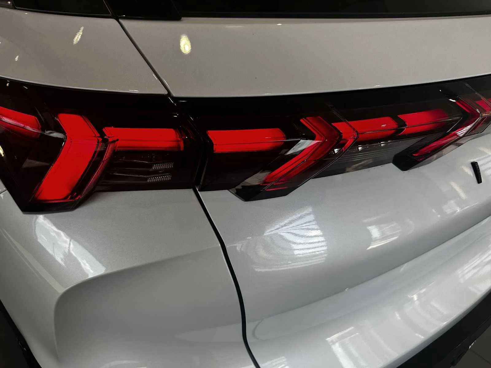 New 2027 RADIANT WHITE INFINITI Sport AWD image 7