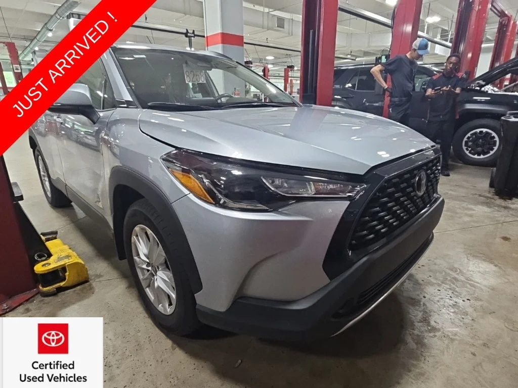 2024 Toyota Corolla Cross LE FWD's photo