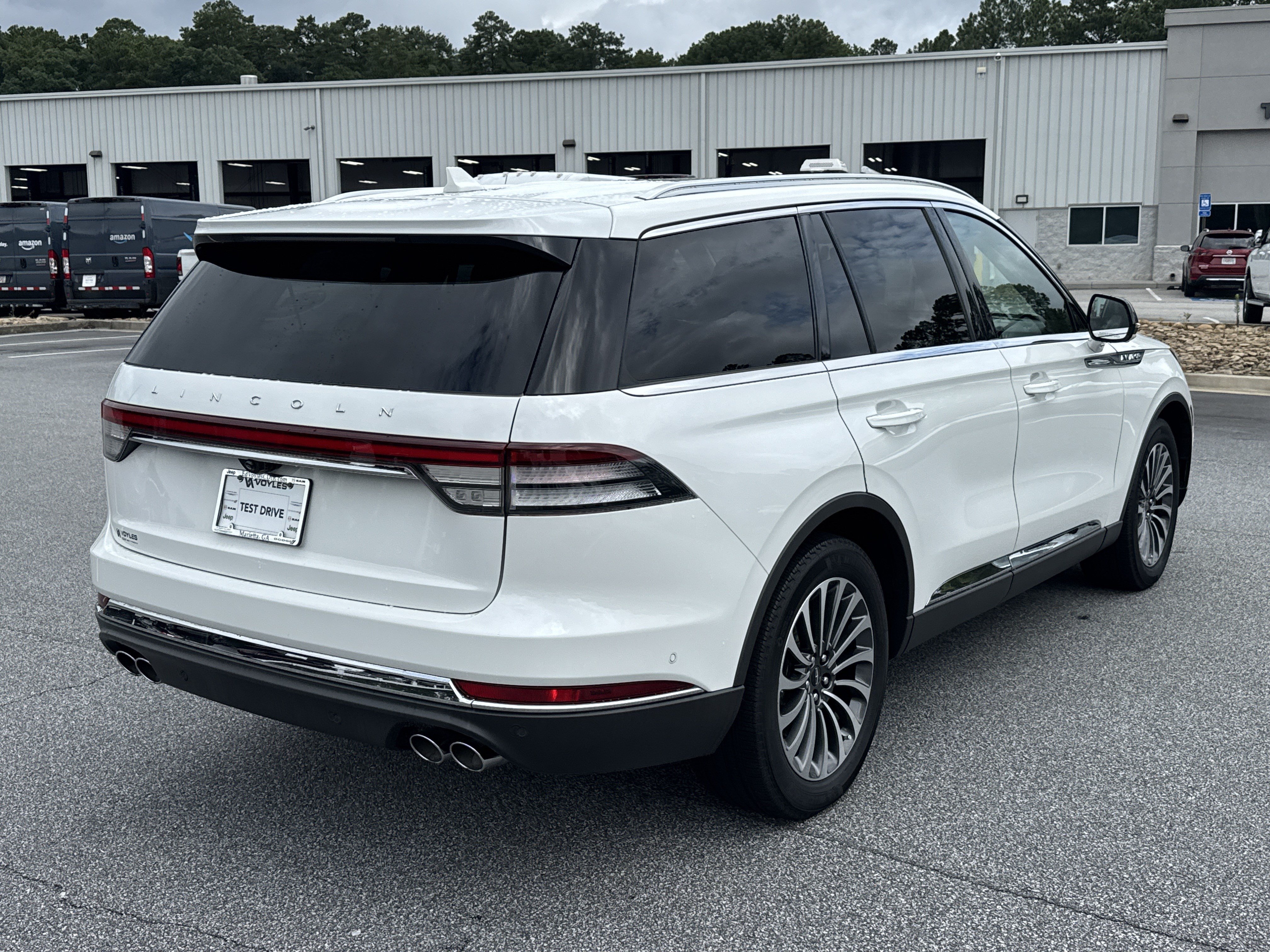 Used 2023 White Metallic Lincoln Reserve image 8