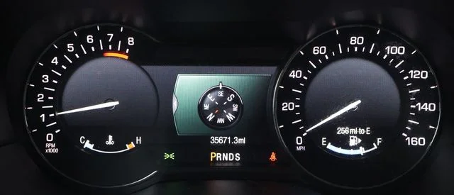 Used 2019 Red Lincoln Select image 15