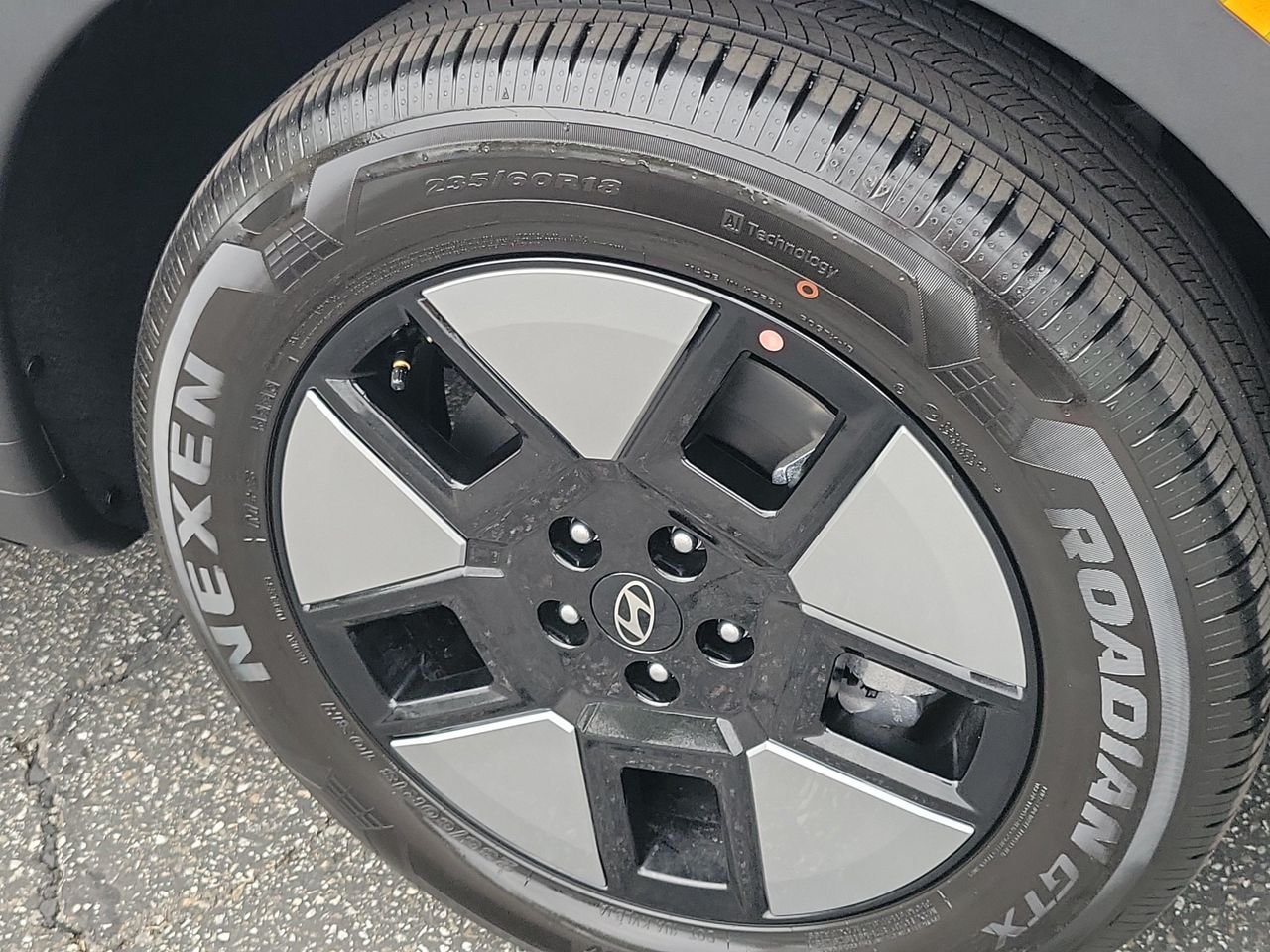 New 2027 Shimmering Silver Hyundai SEL image 19