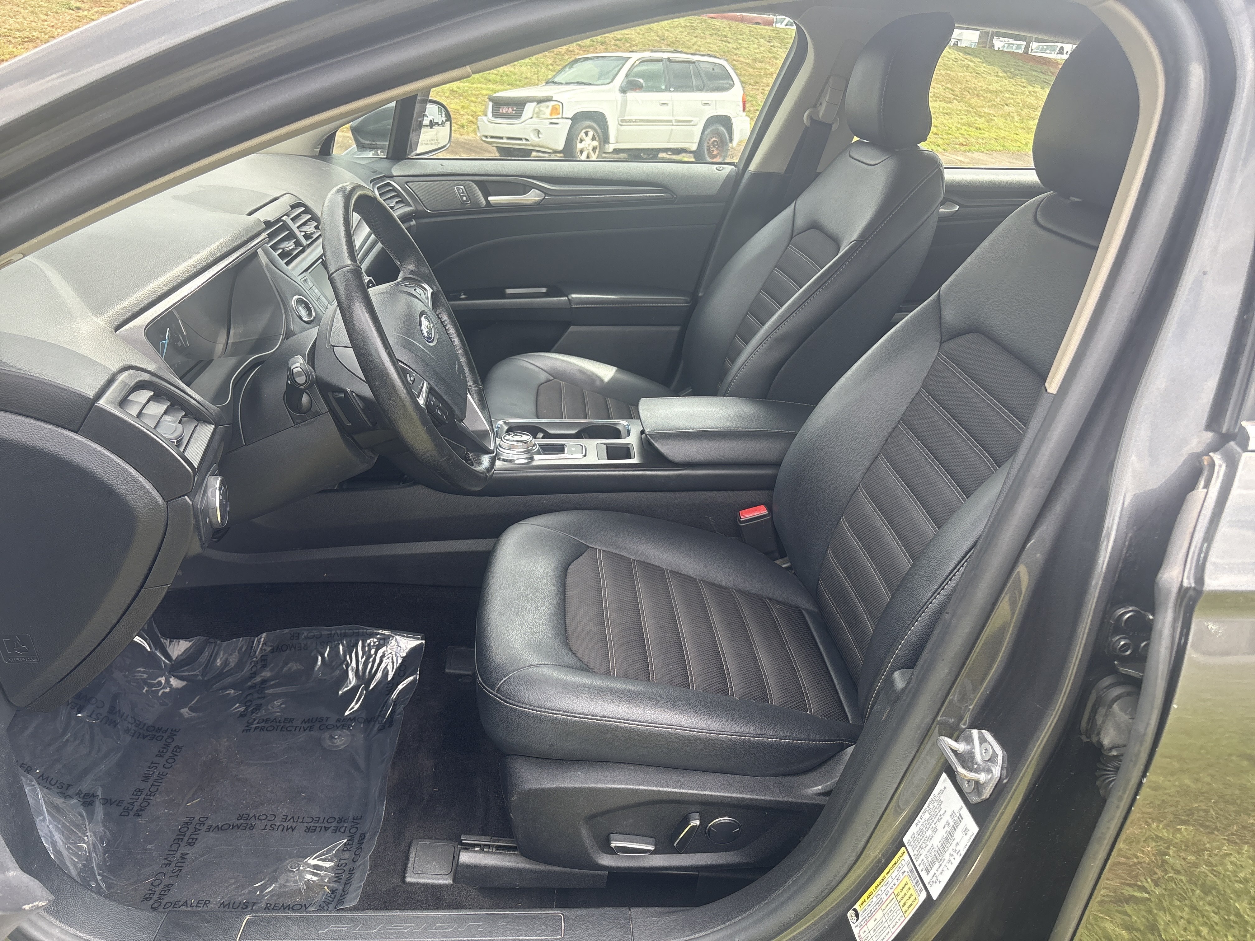 Used 2018 Magnetic Metallic Ford SE image 14