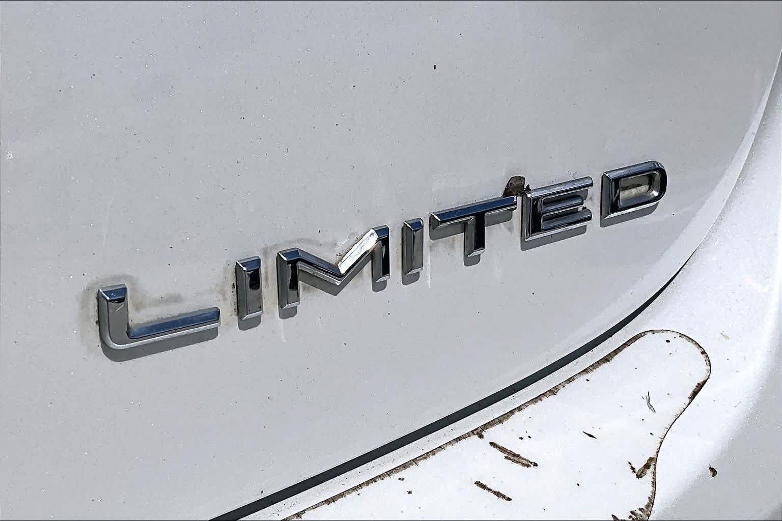 Used 2013 Blizzard Pearl Toyota Limited image 9
