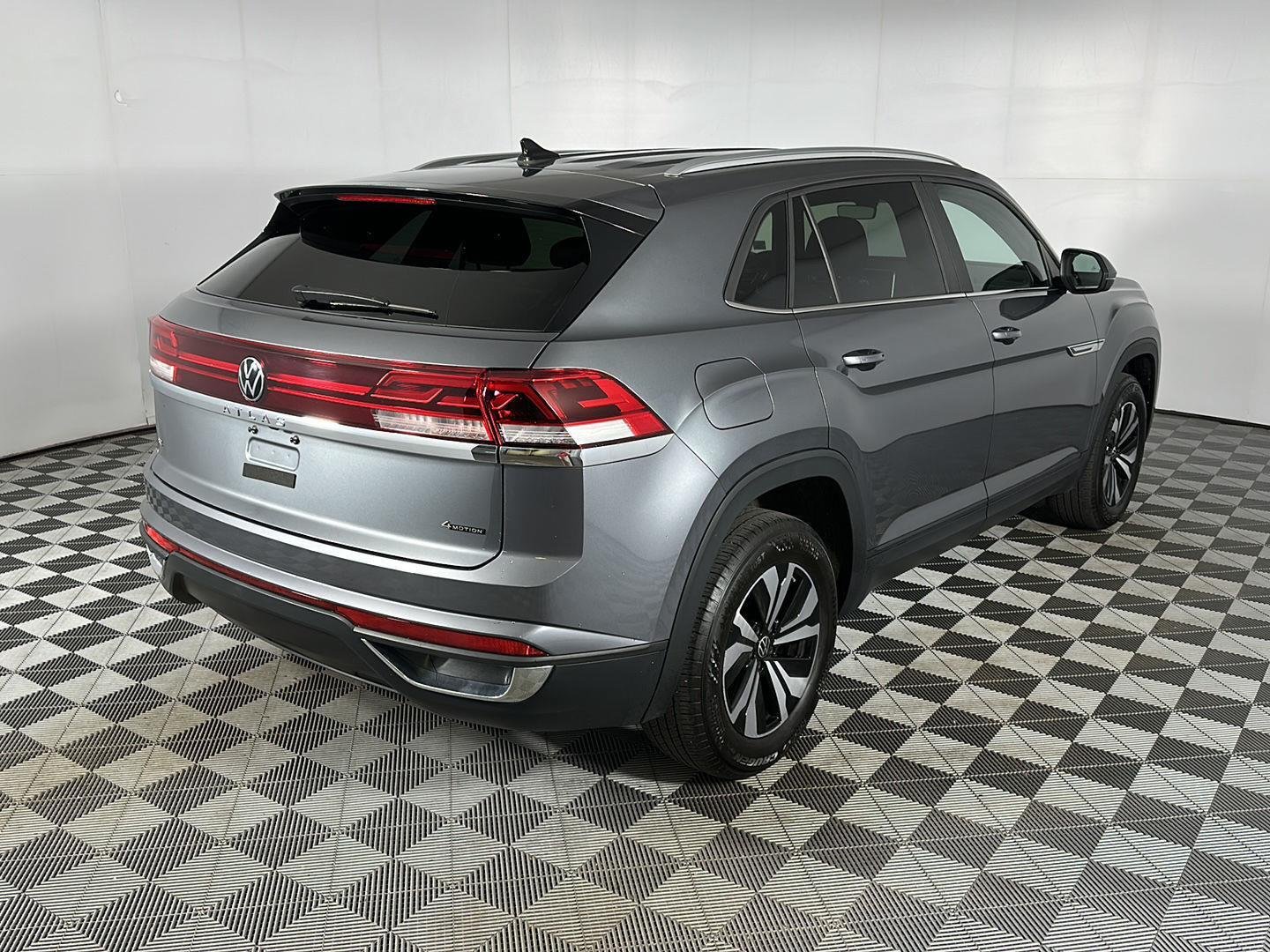 Used 2024 Platinum Gray Metallic Volkswagen 2.0T SE image 8