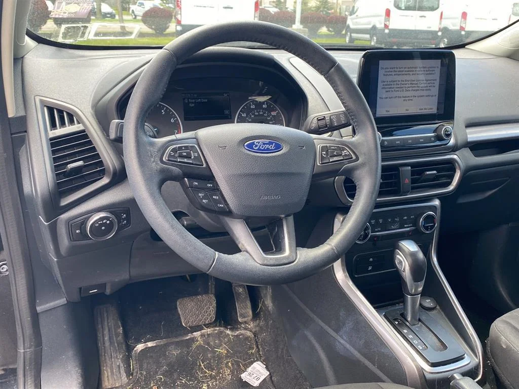 Used 2019 Shadow Black Ford SE image 3