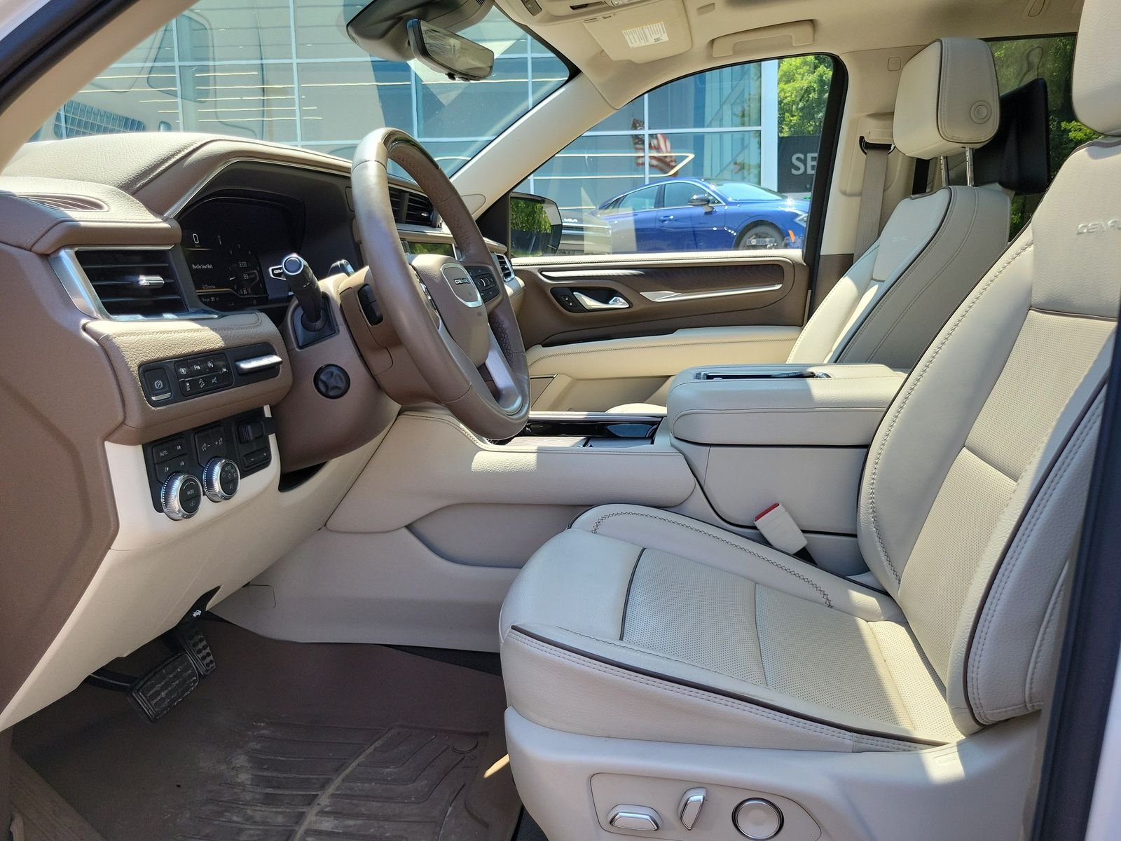 Used 2024 White GMC Denali image 9